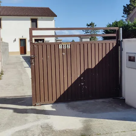 Casa Bajo Con Jardin Lafinca
